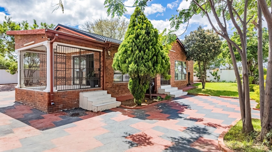 7 Bedroom Property for Sale in Mogwase Unit 4 North West